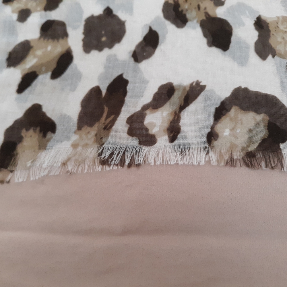 🆕 Leopard Print Scarf - Picture 2 of 4